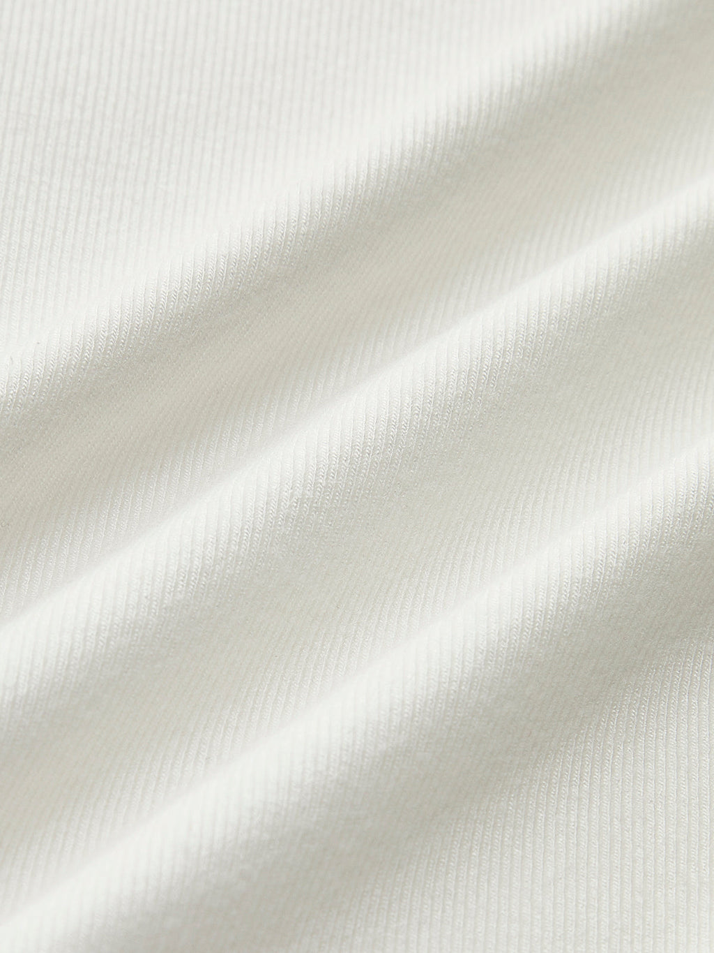 Åtsittande t-shirt med hög krage