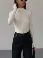 Åtsittande t-shirt med hög krage