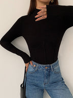 Åtsittande t-shirt med hög krage