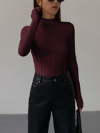 Åtsittande t-shirt med hög krage