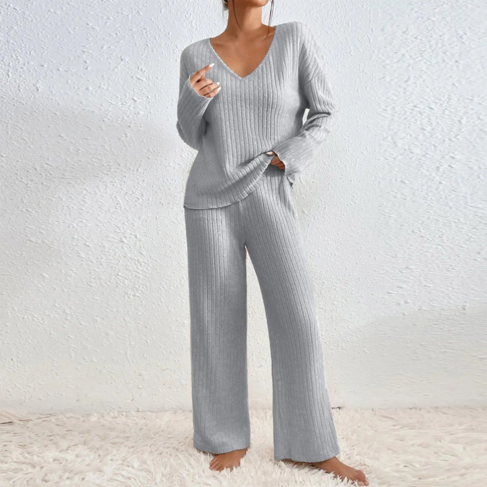 Elara | Two-Piece Suit With Straight Trousers and V-Neck Top